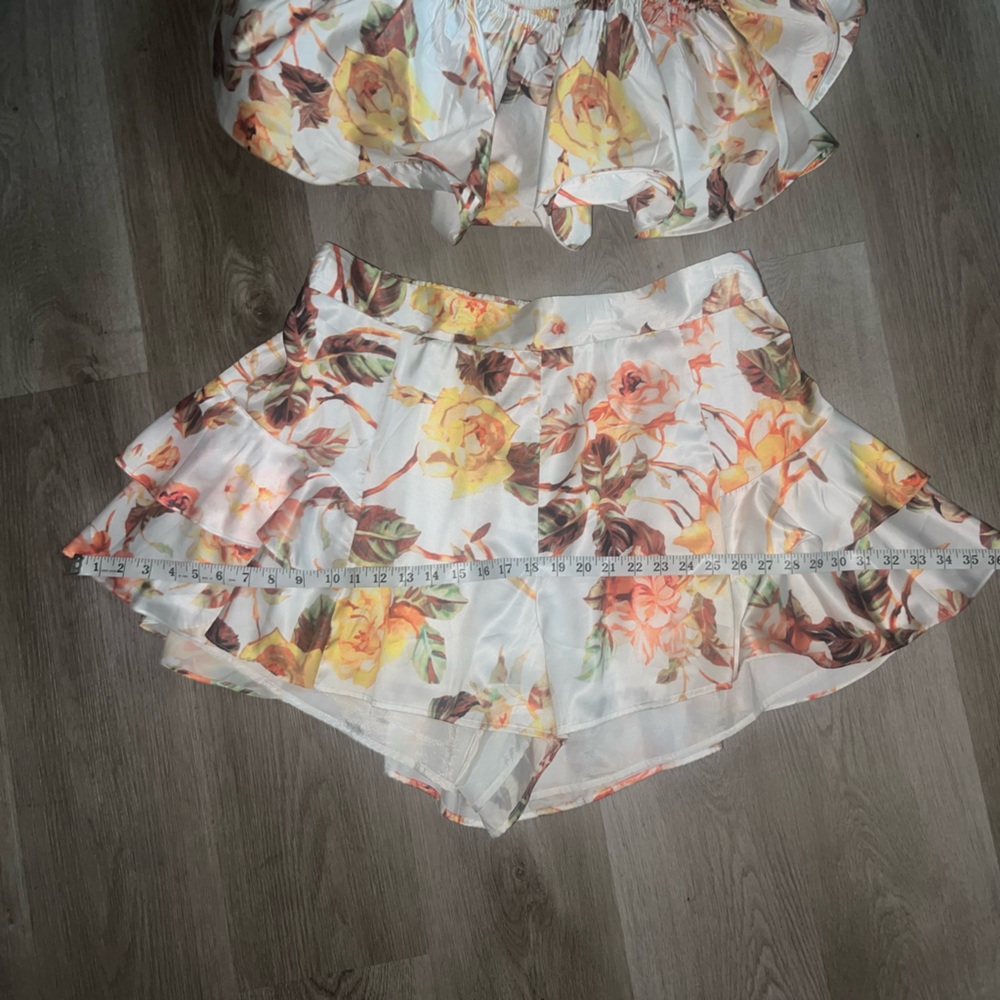Floral Ruffle Women's Shorts Set - Picture 3 of 6